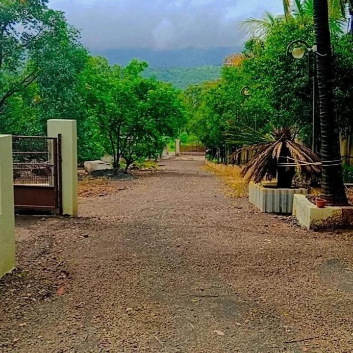 Sri Farm, Near Mulshi Dam, Holiday home *